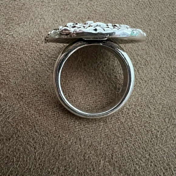 Ring- silver round disc accent ring. Size: 7 - Picture 4 of 7